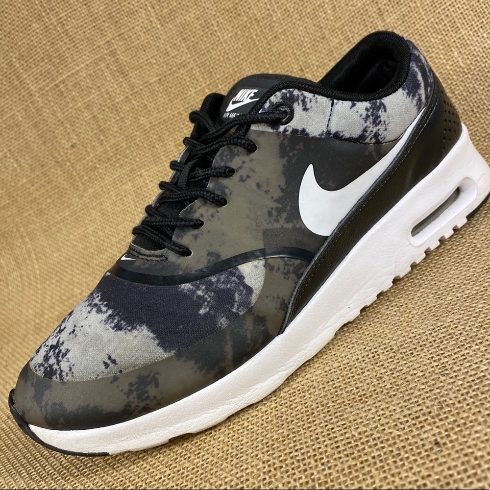 🛑SOLD🛑 Women’s Nike Air Max black white running shoes size 7.5 - Picture 1 of 10